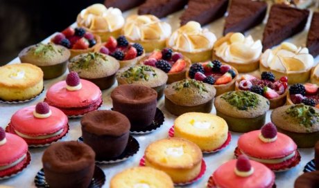 Fabrication et vente d'entremets et gâteaux pour la fête des grands-mères à Saint-Denis